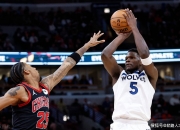 爱游戏在线-火箭完胜公牛，戈贝尔带队取胜