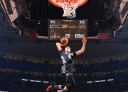 爱游戏入口-羽球赛场双星闪耀，中国队轻取印度队展现实力，安赛龙刷新纪录诠释传奇