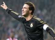 AYX体育赛事-足球世界的奇妙交汇，AC米兰体系如何压制澳大利亚足球，佩德里硬仗哲学的双重启示