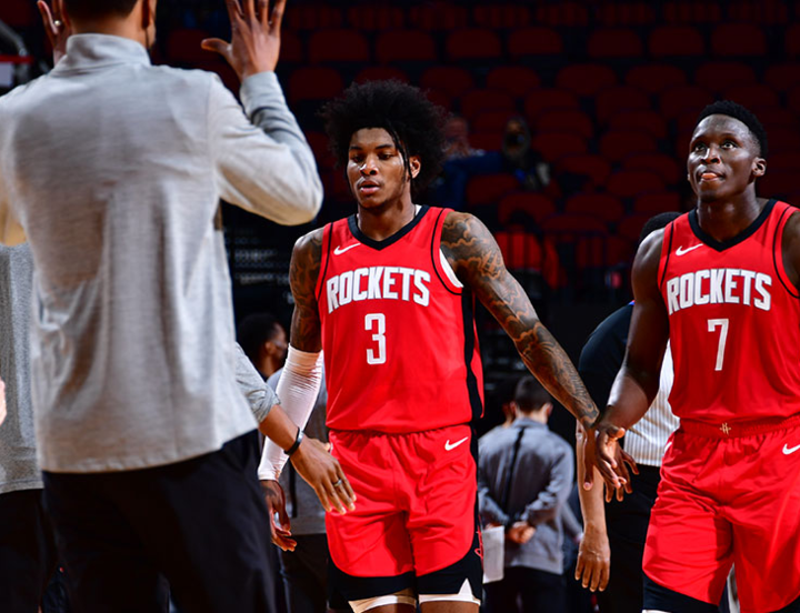 猛龙鏖战天津队，麦科勒姆刷新纪录