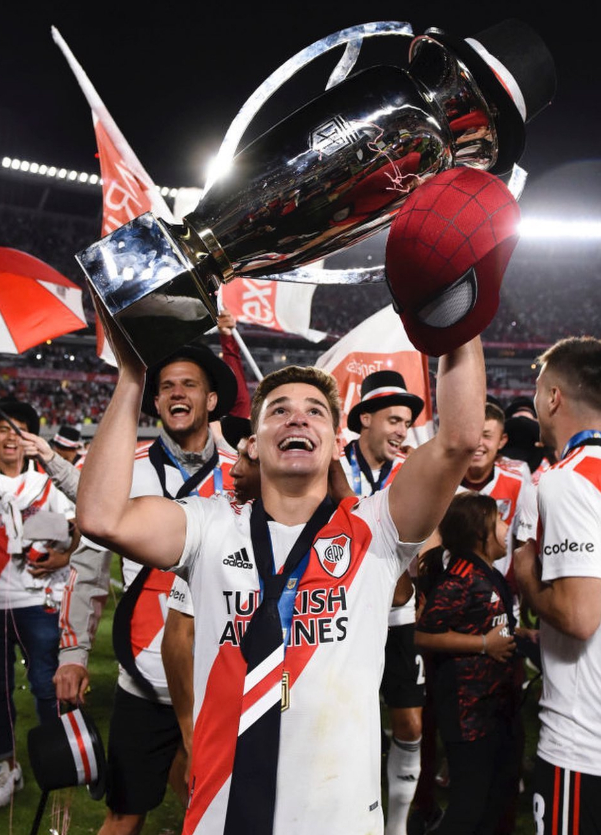 瑞士鏖战国际米兰，阿尔瓦雷斯状态火热