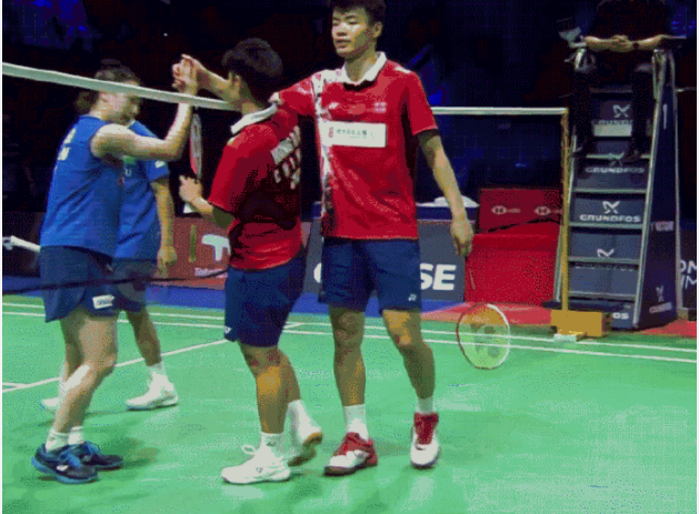 韩国队横扫丹麦队，黄鸭组合扛起全队