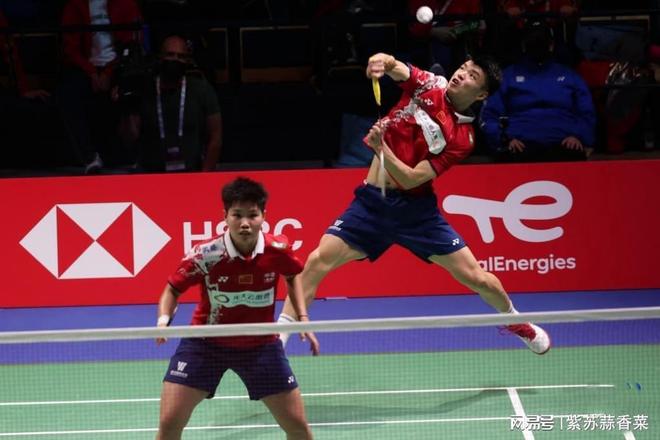 韩国队横扫丹麦队，黄鸭组合扛起全队