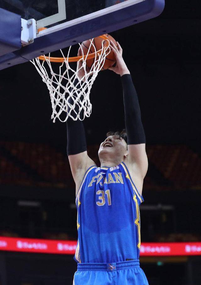 雄鹿绝杀辽宁队，王哲林关键制胜