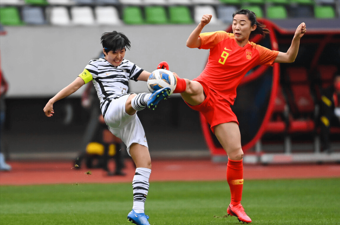 中国女足与对手一决高下,取得胜利 中国女足与对手一决高下,取得胜利