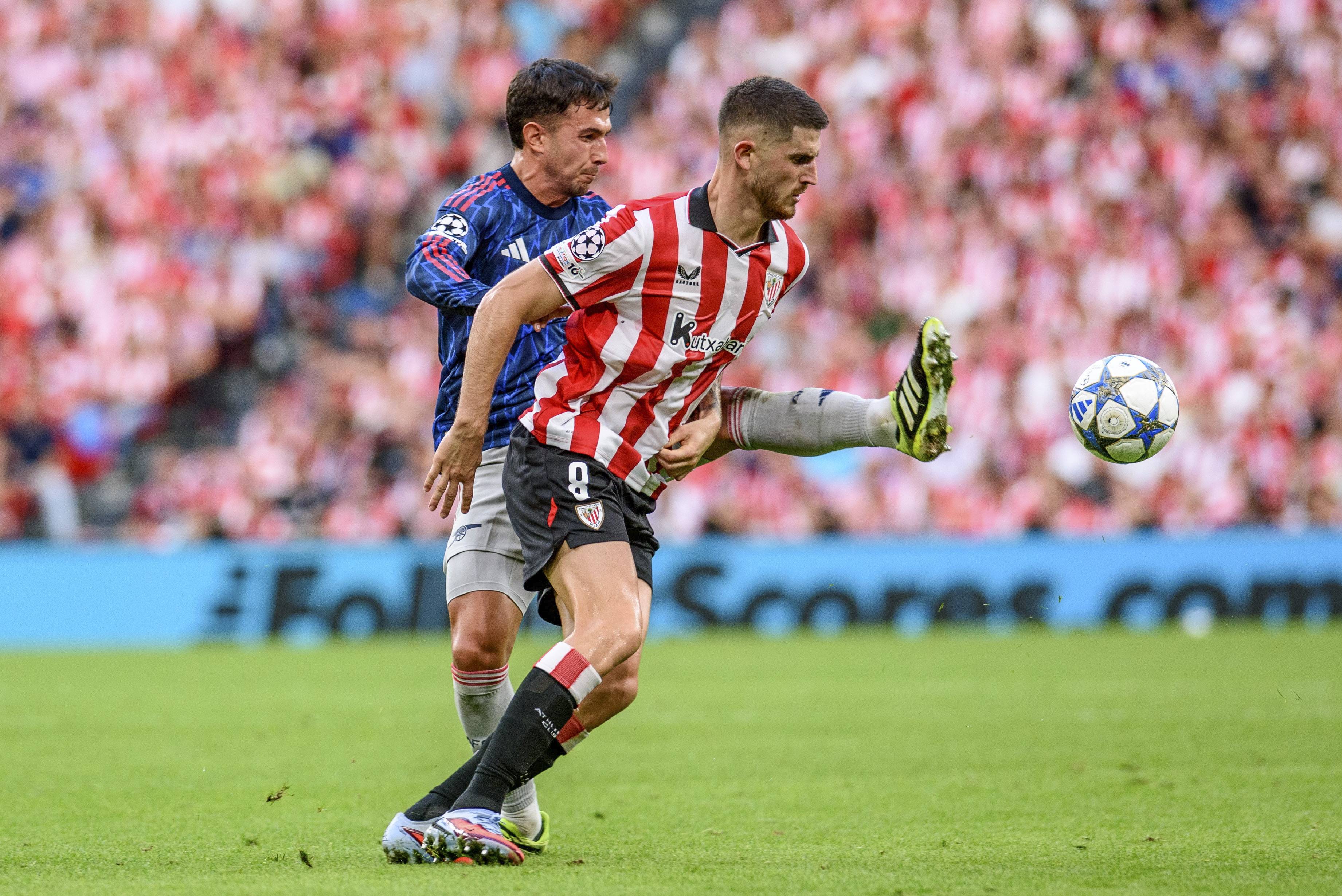 巴塞罗那女足球队展开战术讨论