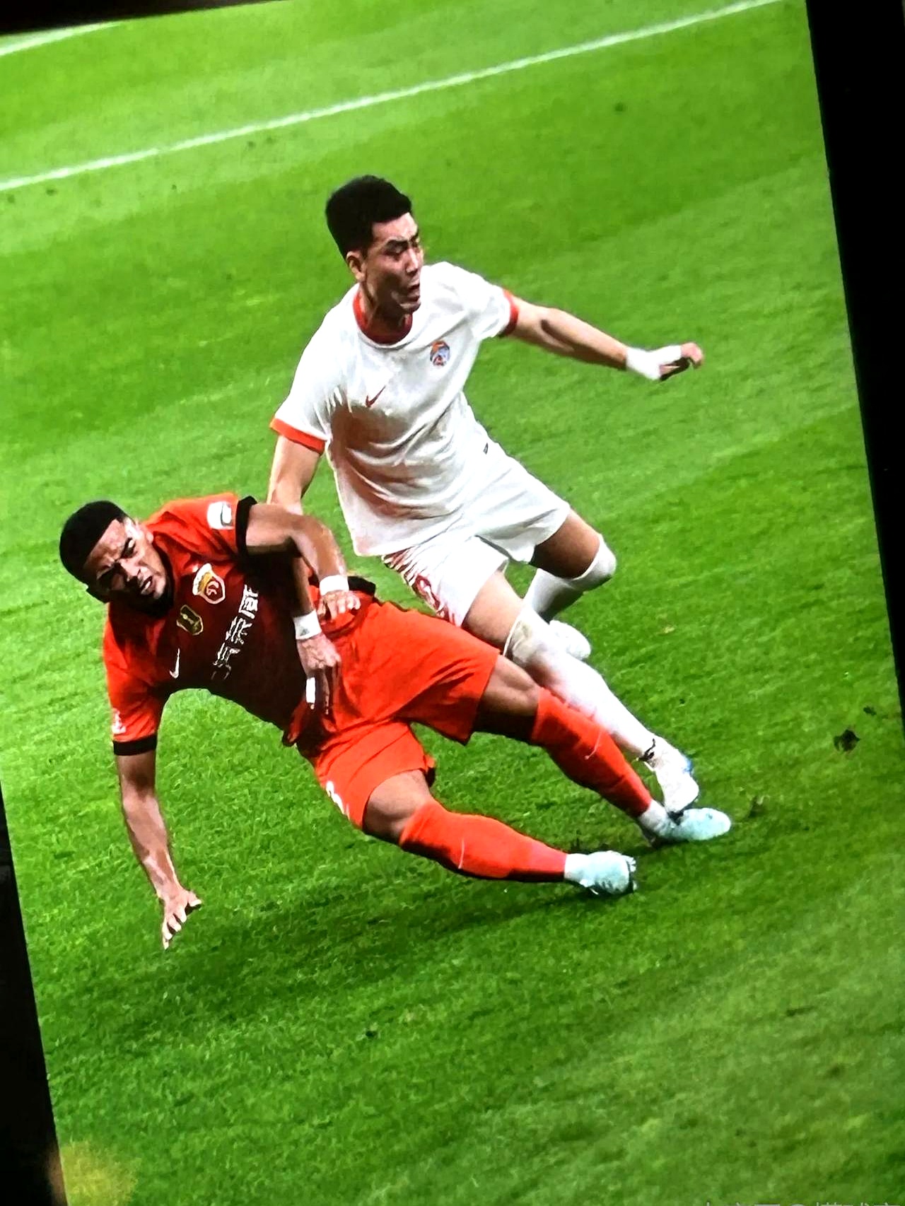 国内足球联赛独特魅力,裁判风波不停歇 国内足球联赛独特魅力,裁判风波不停歇