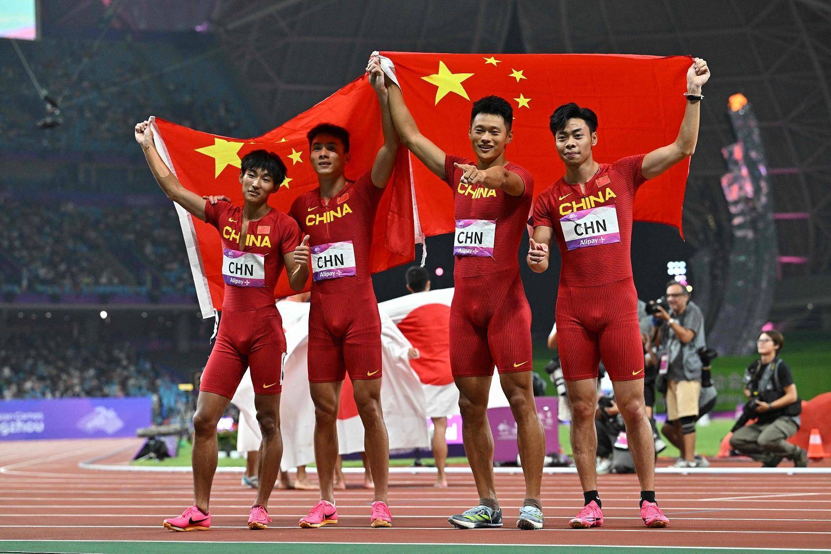 广东队在比赛中取得胜利，实力强劲