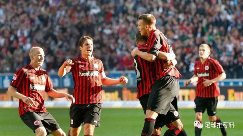 法兰克福惊险获胜,暂居榜首 法兰克福惊险获胜,暂居榜首