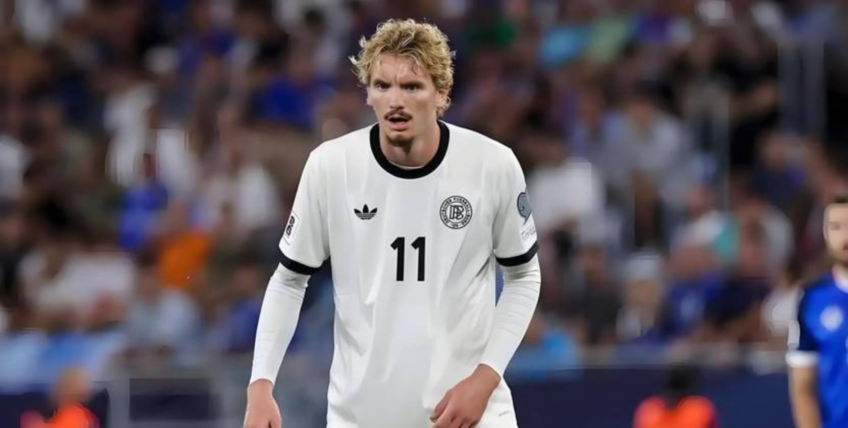 斯洛伐克队欧预赛主场大获全胜，球迷欢呼不绝