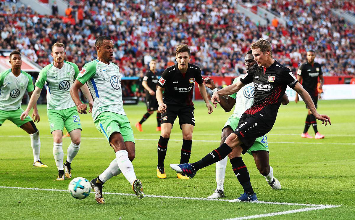 斯洛伐克队欧预赛主场大获全胜，球迷欢呼不绝