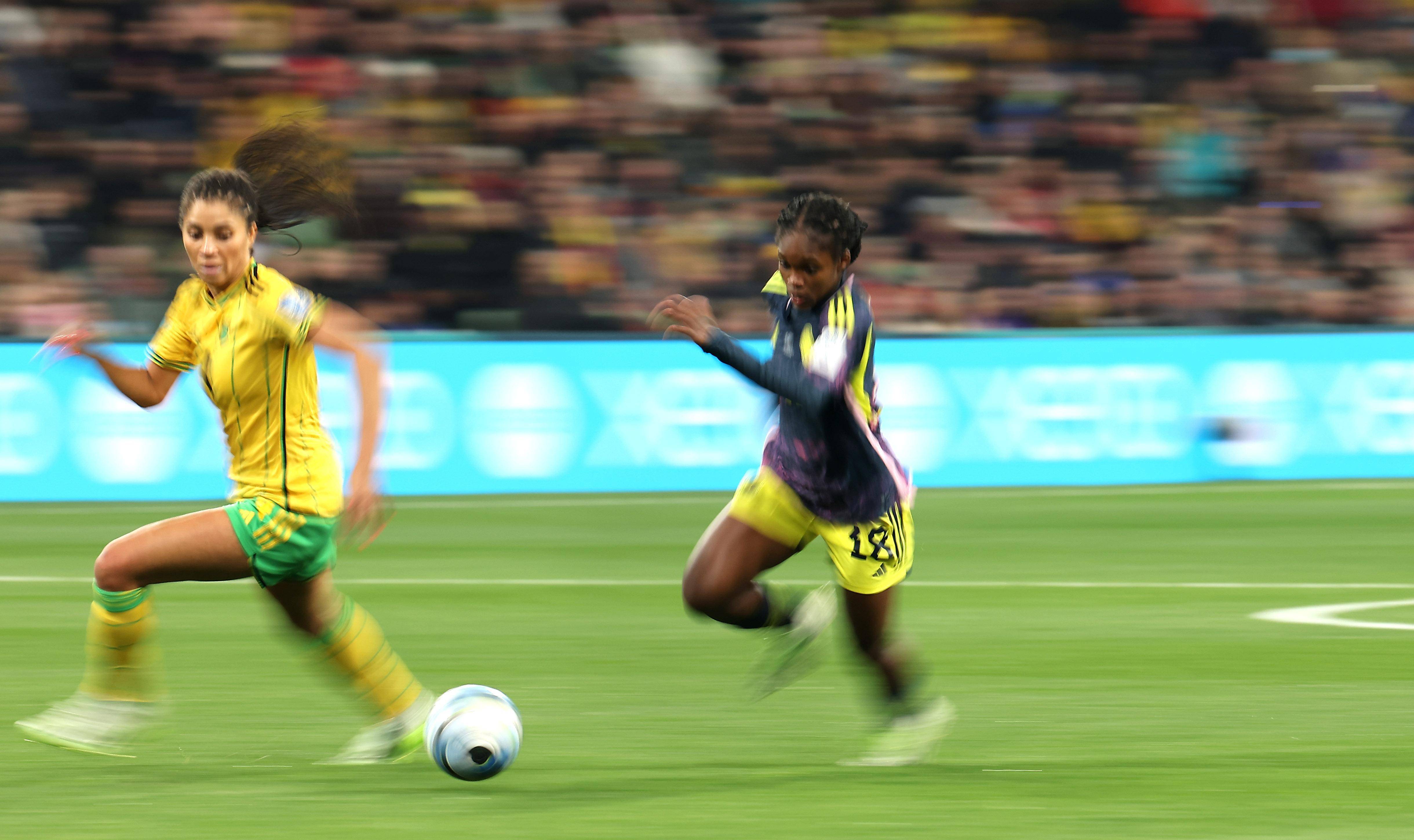 足球比赛中的精彩瞬间惊艳全场