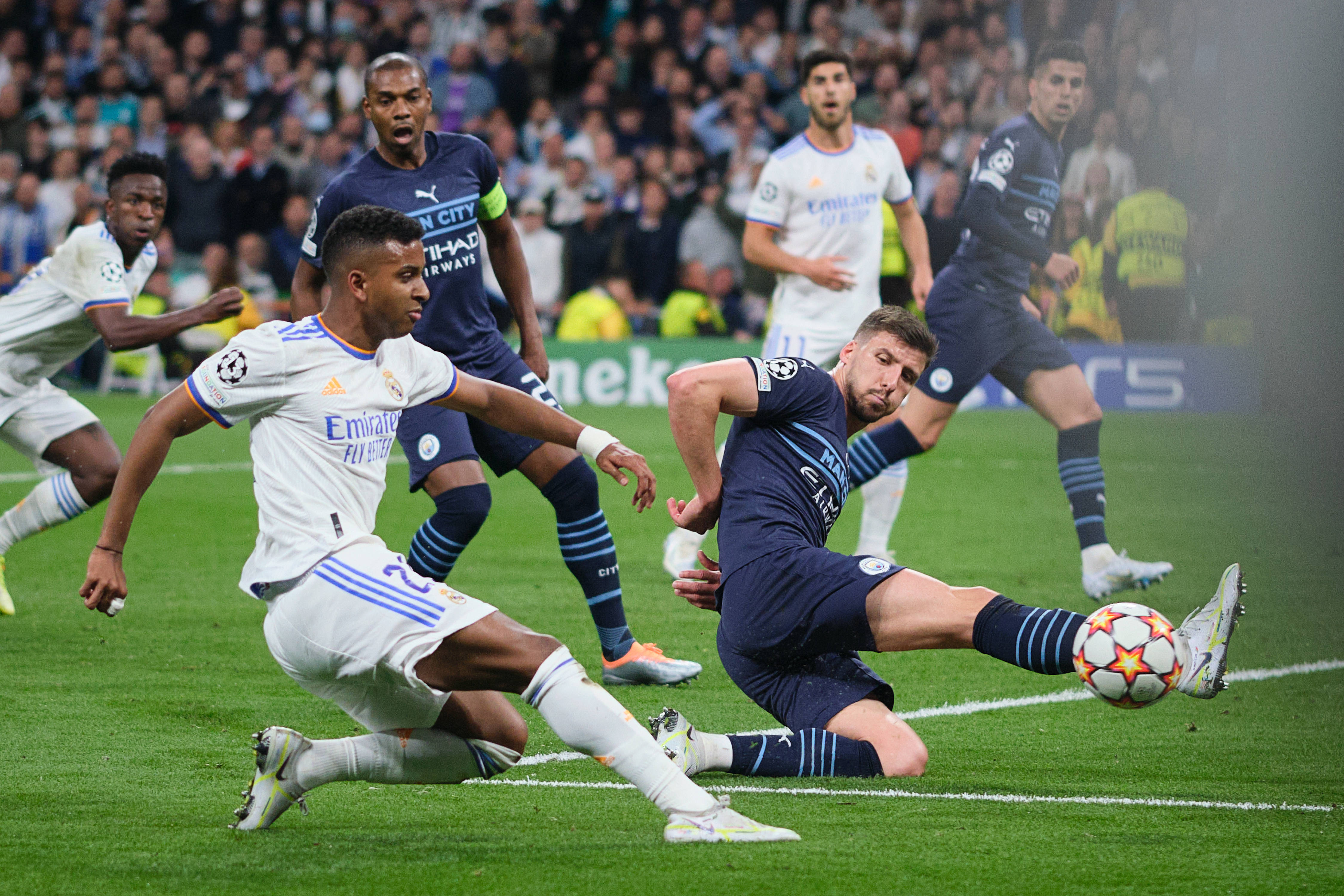 足球比赛中的精彩瞬间惊艳全场