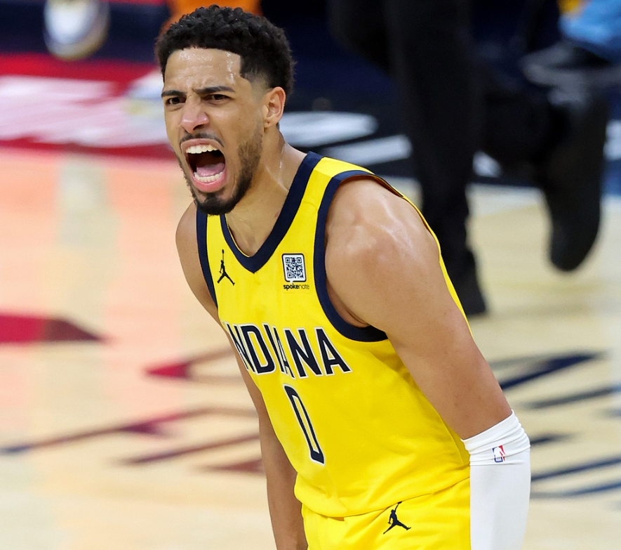 步行者大胜爵士，保持不败记录