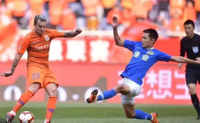 恒大队员发挥出色，帮助球队晋级下一轮