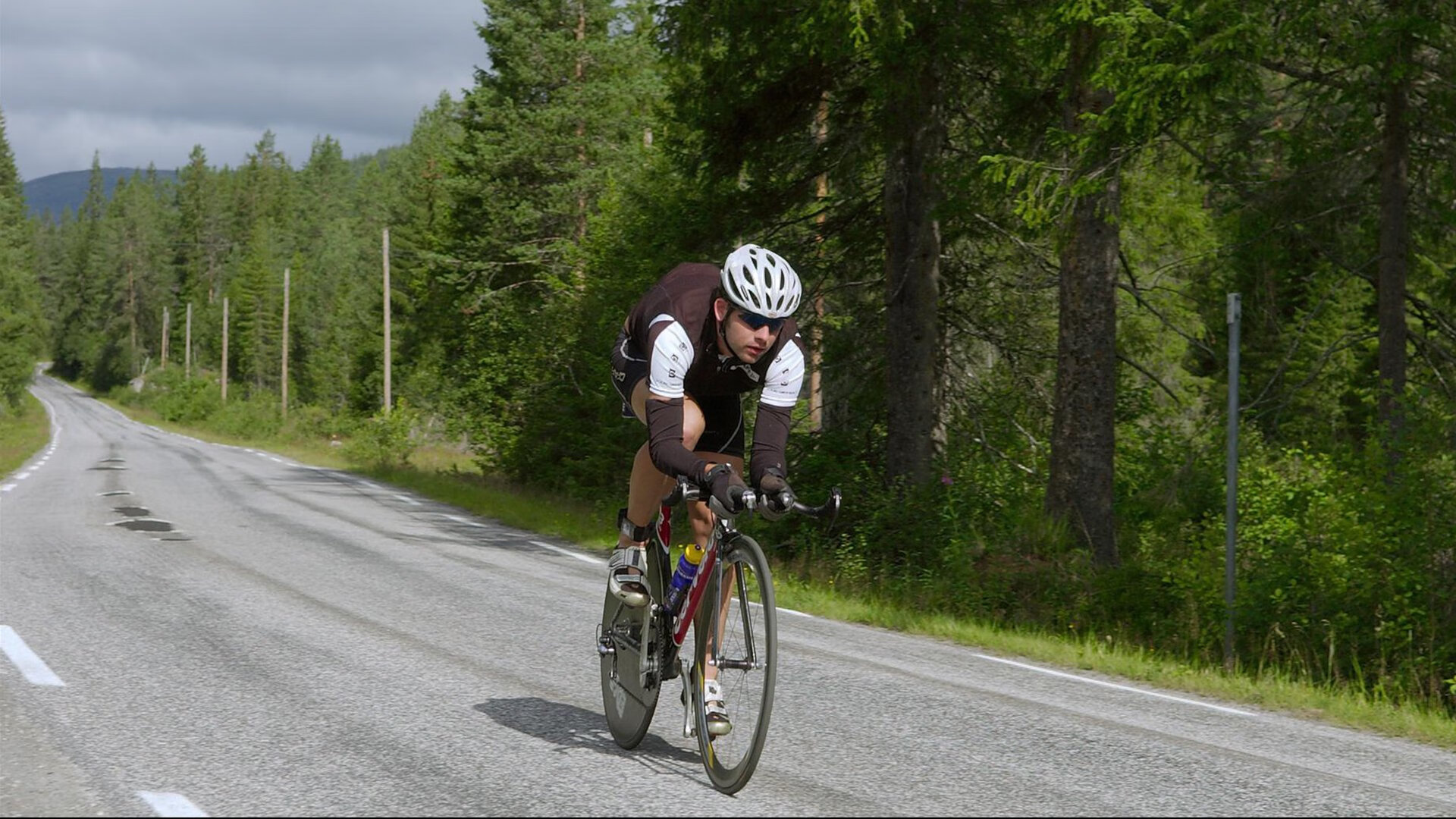 绿茵场外的超车，当阿圭罗在F1赛道接管比赛，突尼斯早已淘汰了挪威