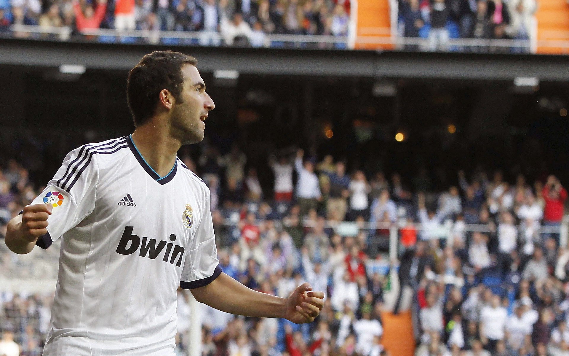 中国绝杀巴黎，德布劳内统治全场，一场跨越国界的足球盛宴